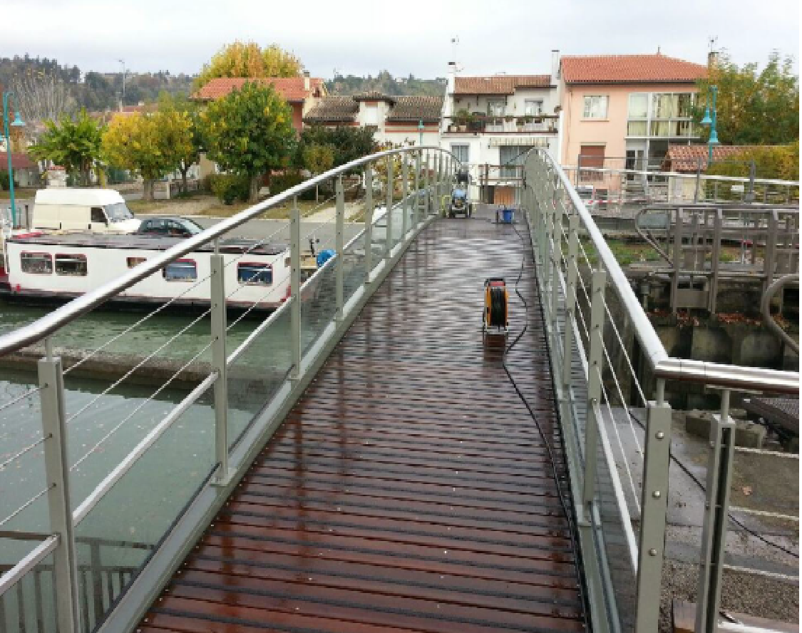 Passerele sur le canal Moissac (31)